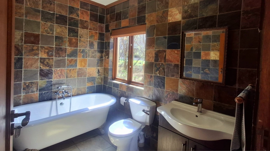 4 Bedroom Property for Sale in Boschenvaal River Front Lodges Free State